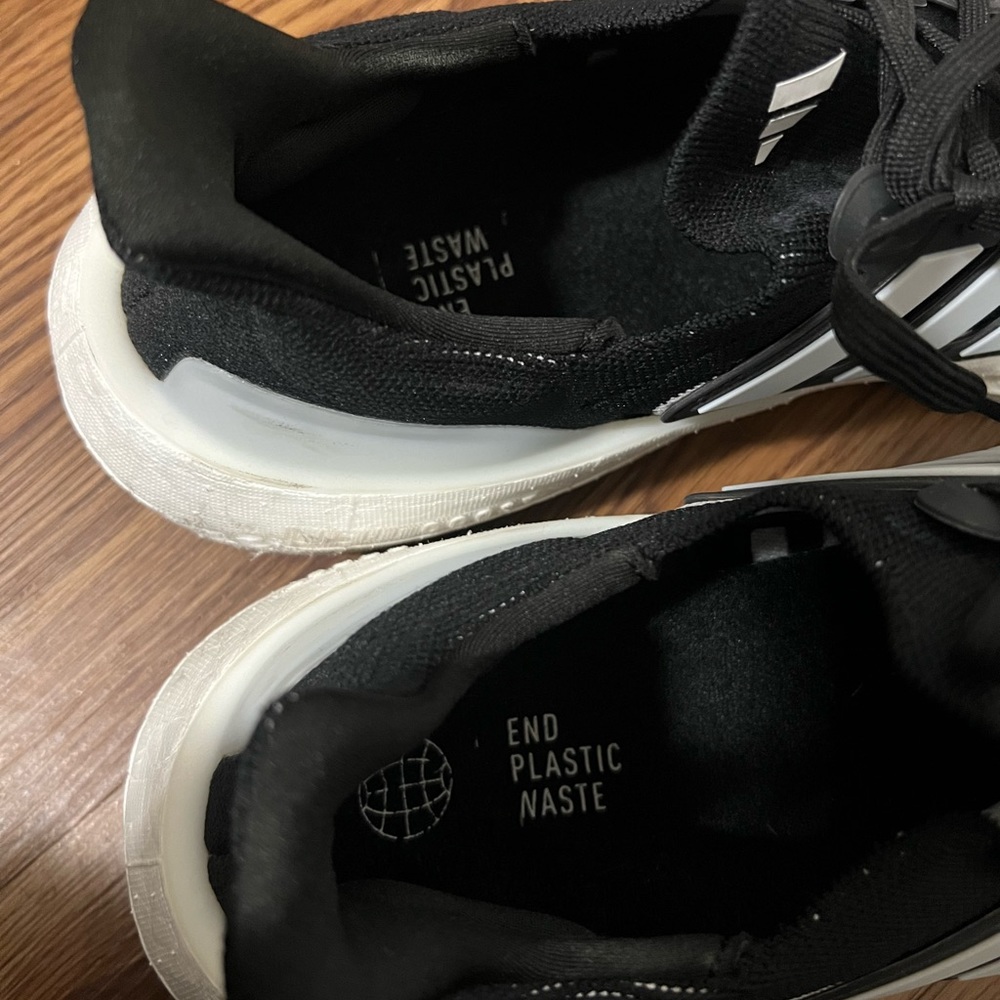 Adidas Core Black / Cloud White / Core Black Ultraboost Light Sneakers Size 11 - Picture 8 of 8
